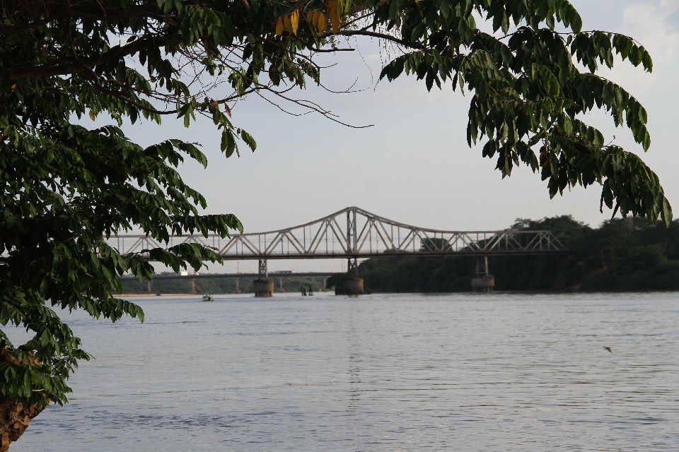 Ponte Metálica, que liga Teresina a Timon, passa por inspeção