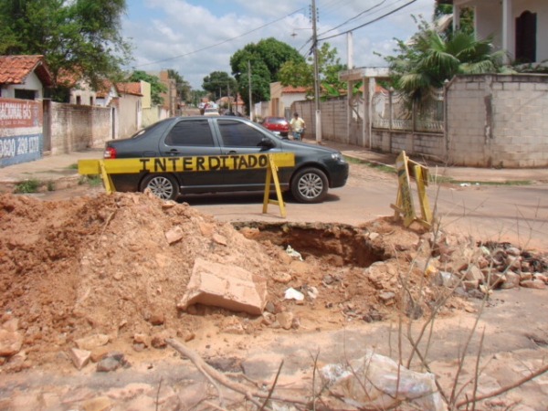 População de Altos reclama de buraco feito pela AGESPISA - Imagem 1