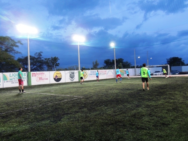 Arena do Cesinha campo society com gramado sintético e iluminação - Imagem 11