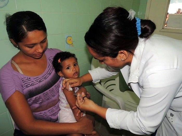 Crianças recebem vacina no início de campanha contra pólio e sarampo em Altos - Imagem 1