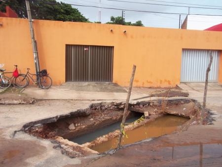 Parte da Avenida Jaime Rios continua interditada e vereador cobra providências - Imagem 1