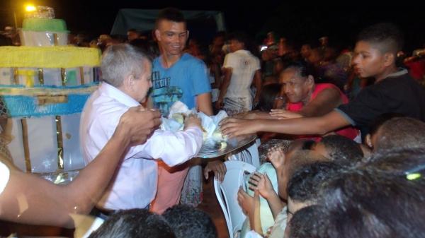 Bolo Comemorativo de 52 Anos - Imagem 47