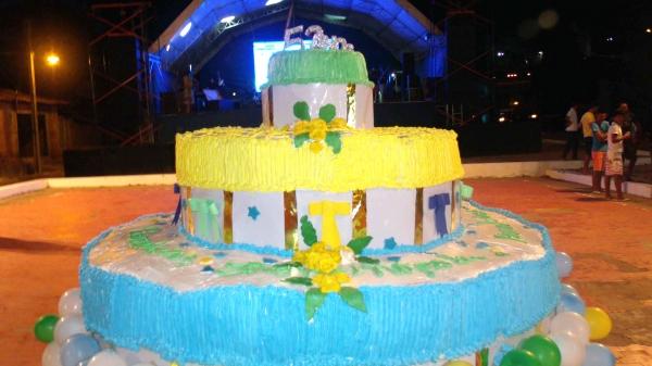 Bolo Comemorativo de 52 Anos - Imagem 1