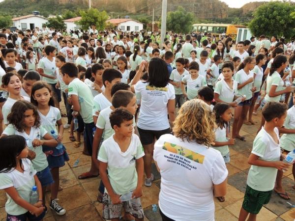 Programa Saúde na Escola - PSE realiza caminhada com alunos - Imagem 13