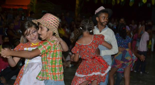 Centro de Referência da Assistência Social realiza grande festa junina - Imagem 7