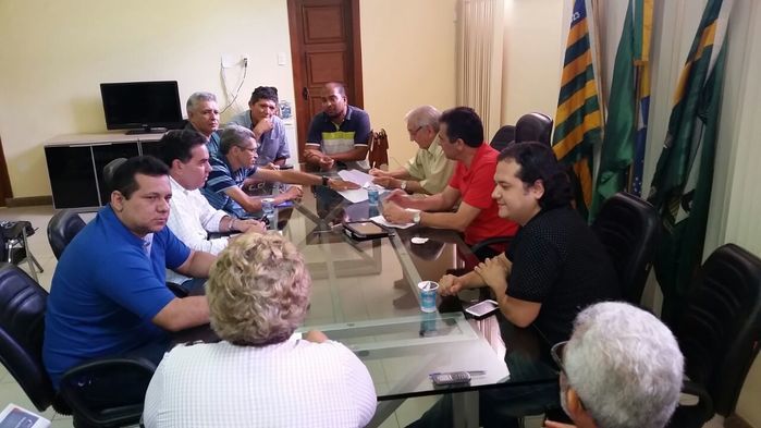 Prefeito Gilberto Júnior se reúne com a Comissão Organizadora do Carnaval - Imagem 2