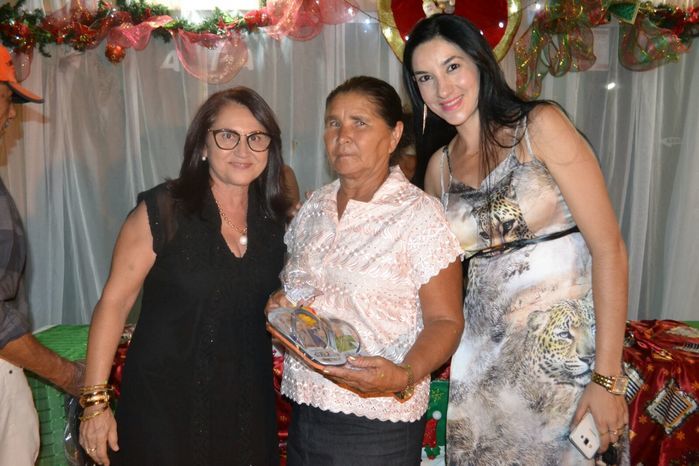 SEMAS e CRAS promovem festa para idosos e encerram as confraternizações 2015 junto aos grupos dos SCFV - Imagem 54