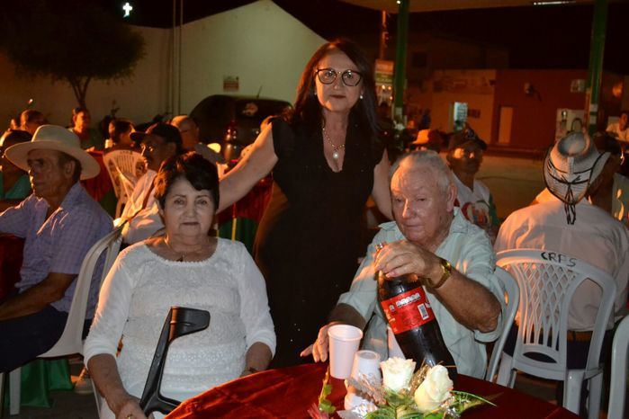 SEMAS e CRAS promovem festa para idosos e encerram as confraternizações 2015 junto aos grupos dos SCFV - Imagem 5