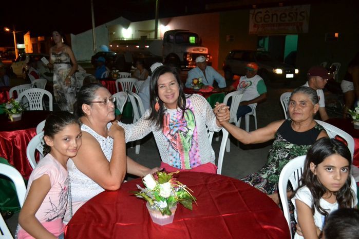 SEMAS e CRAS promovem festa para idosos e encerram as confraternizações 2015 junto aos grupos dos SCFV - Imagem 69