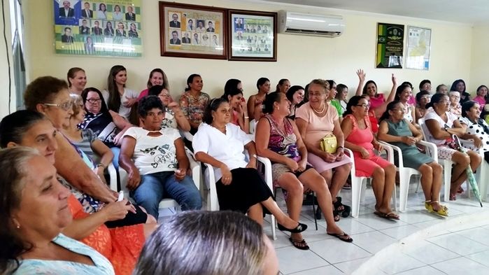 Na sexta-feira 06-03 teve o encerramento da 1ª Semana Social da Mulher com brincadeiras e distribuição de brindes - Imagem 7