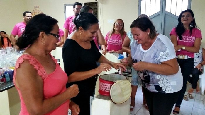 Na sexta-feira 06-03 teve o encerramento da 1ª Semana Social da Mulher com brincadeiras e distribuição de brindes - Imagem 10