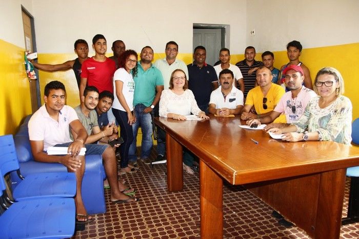 Prefeita Dra. Salete Rêgo efetua pagamento dos funcionários - Imagem 2