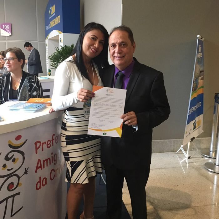 Programação na mão, disposição de sobra do casal (Crédito: Girlene Soares)