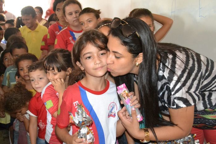 Primeira dama faz entrega de ovos da páscoa em zona rural - Imagem 11