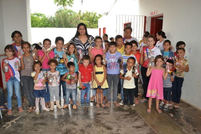 Primeira dama faz entrega de ovos da páscoa em zona rural - Imagem 8