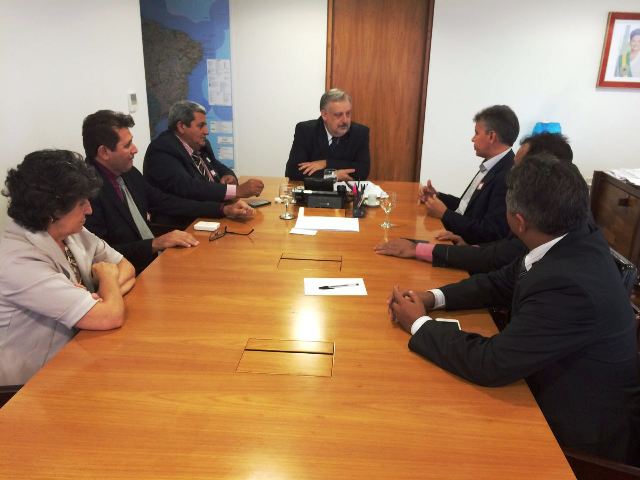 Prefeito Zé Resende pede obras em Brasília - Imagem 7