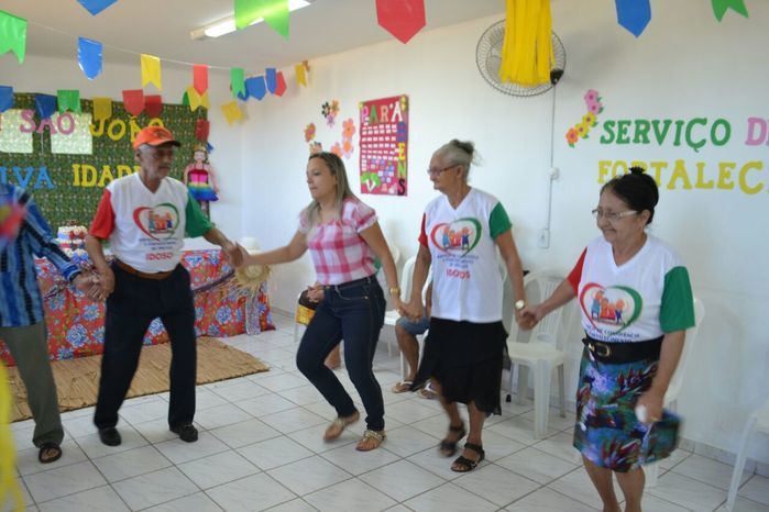 CRAS realiza festa junina para idosos do grupo Viva Idade - Imagem 11
