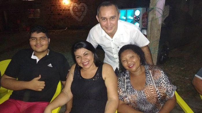 Ao centro Genuídes, lado esquerdo seu filho e à direita Maria Luíza (Crédito: Edilene Lima)