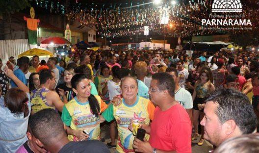 Prefeito brincando junto com o Povo (Crédito: Assessoria de Comunicação)