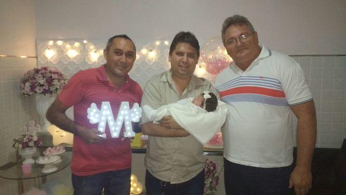 Aristeu, Germano e sua filha junto com Vice Prefeito Gilson Moura (Crédito: Edilene Lima)