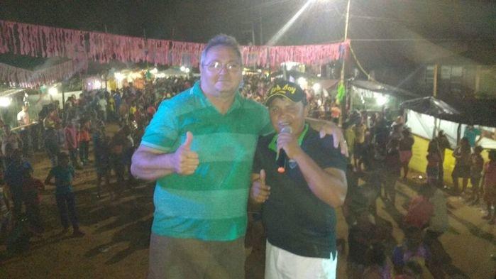 Gílson Moura e vocalista do Forró Charmoso (Crédito: Aristeu Carvalho)