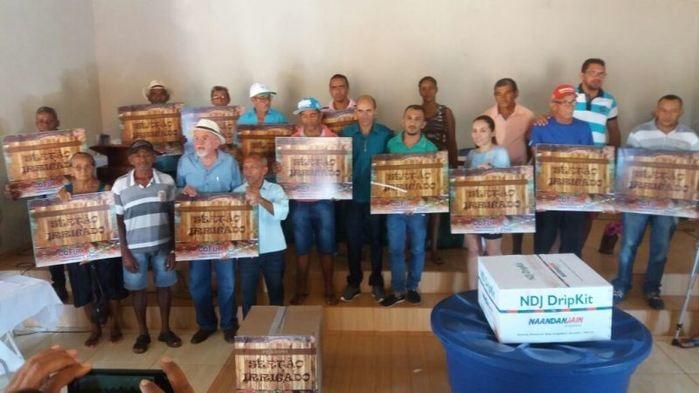 Agricultores com seus Kits (Crédito: Francisco Macedo)