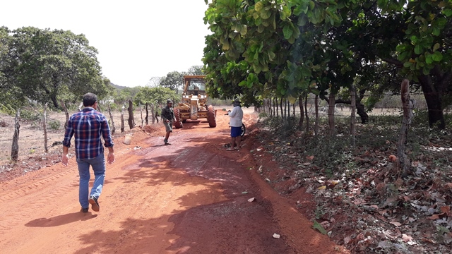 Prefeitura de Dom Expedito Lopes intensifica limpeza nos cemitérios - Imagem 17