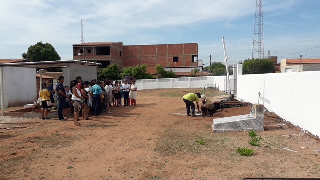 Dia de Finados em DEL – Visitantes foram surpreendidos nos cemitérios com organização, limpeza e missa. - Imagem 18