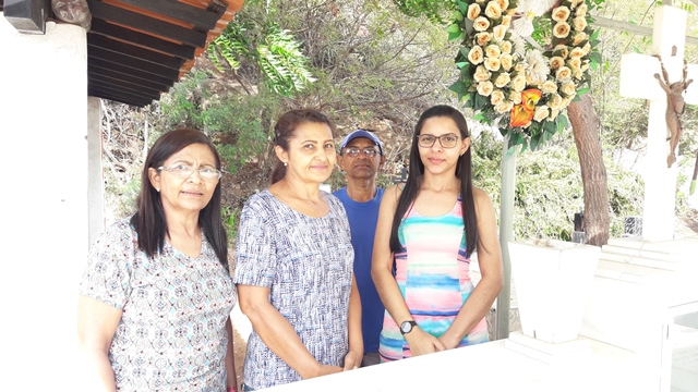 Dia de Finados em DEL – Visitantes foram surpreendidos nos cemitérios com organização, limpeza e missa. - Imagem 11