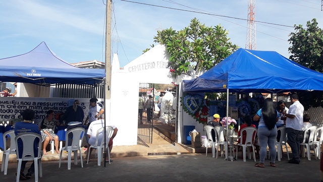 Dia de Finados em DEL – Visitantes foram surpreendidos nos cemitérios com organização, limpeza e missa. - Imagem 50