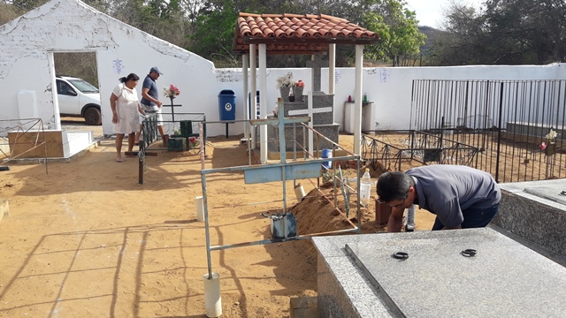 Dia de Finados em DEL – Visitantes foram surpreendidos nos cemitérios com organização, limpeza e missa. - Imagem 63