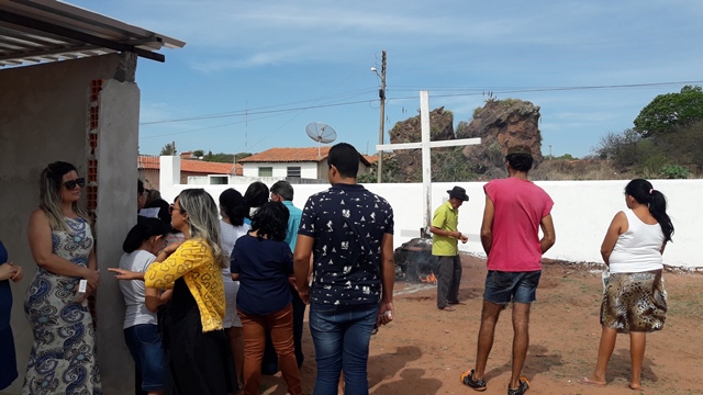 Dia de Finados em DEL – Visitantes foram surpreendidos nos cemitérios com organização, limpeza e missa. - Imagem 22