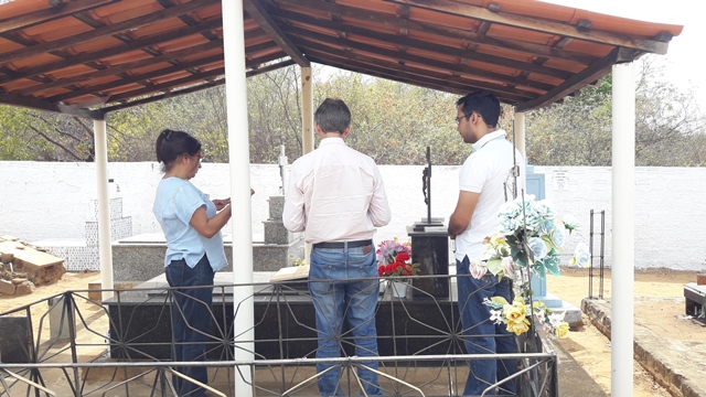 Dia de Finados em DEL – Visitantes foram surpreendidos nos cemitérios com organização, limpeza e missa. - Imagem 103