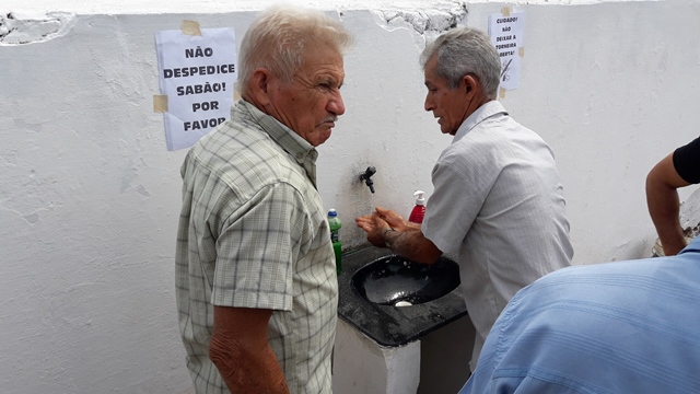 Dia de Finados em DEL – Visitantes foram surpreendidos nos cemitérios com organização, limpeza e missa. - Imagem 111