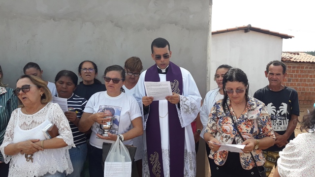 Dia de Finados em DEL – Visitantes foram surpreendidos nos cemitérios com organização, limpeza e missa. - Imagem 15