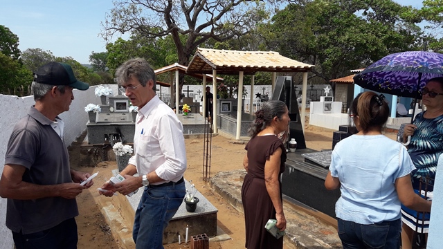 Dia de Finados em DEL – Visitantes foram surpreendidos nos cemitérios com organização, limpeza e missa. - Imagem 114