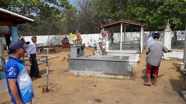 Dia de Finados em DEL – Visitantes foram surpreendidos nos cemitérios com organização, limpeza e missa. - Imagem 107