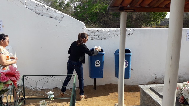 Dia de Finados em DEL – Visitantes foram surpreendidos nos cemitérios com organização, limpeza e missa. - Imagem 3