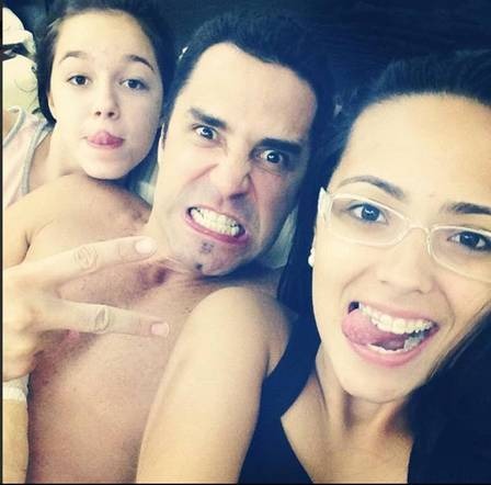 Amanda com Latino e a irmã mais velha, Dayanna Maia