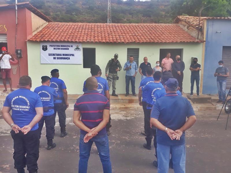 Milton Brandão: Prefeito Evangelista Resende, cria, equipa e entrega Secretaria Municipal de Segurança a população - Imagem 15