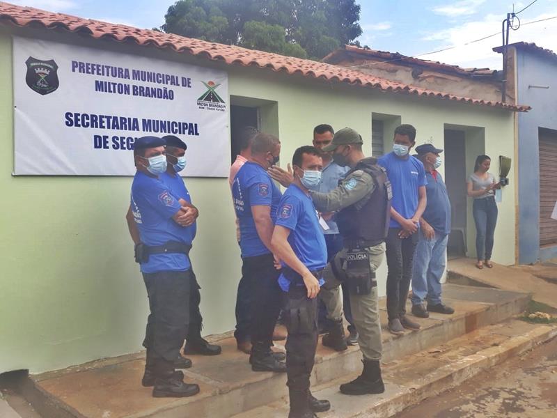 Milton Brandão: Prefeito Evangelista Resende, cria, equipa e entrega Secretaria Municipal de Segurança a população - Imagem 9