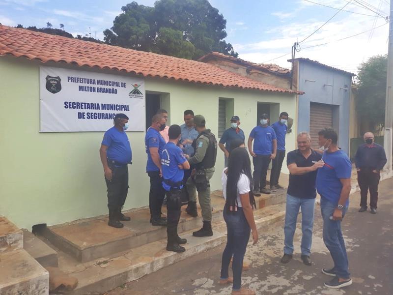 Milton Brandão: Prefeito Evangelista Resende, cria, equipa e entrega Secretaria Municipal de Segurança a população - Imagem 21