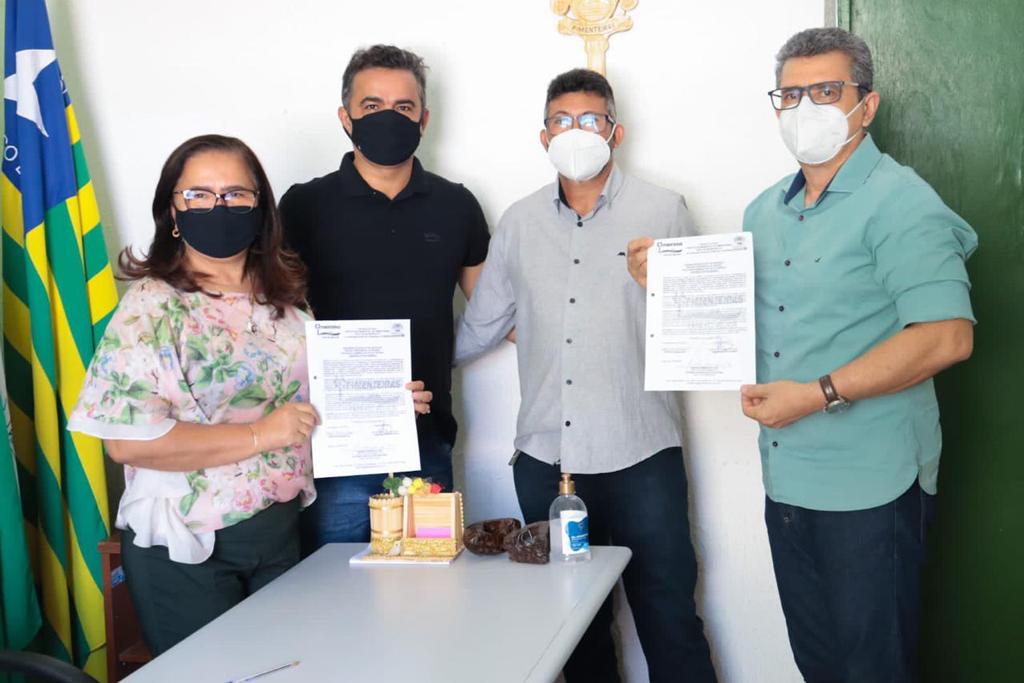 Prefeita Lúcia Lacerda assina ordem de serviço para sistema fotovoltaico - Imagem 4