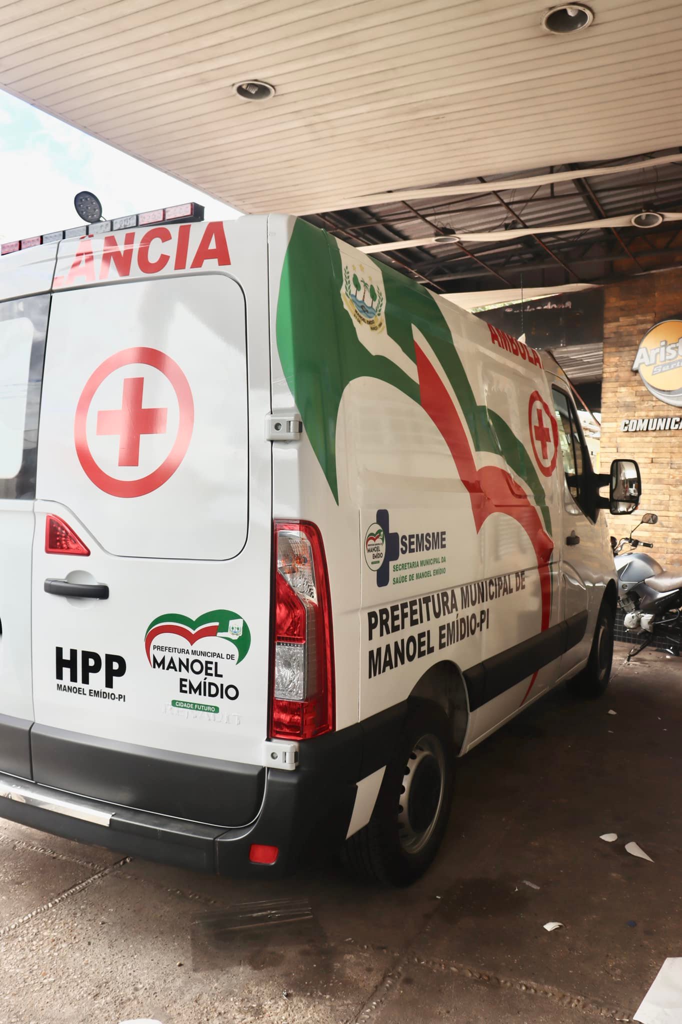 Prefeita de Manoel Emídio recebe nova ambulância. - Imagem 8