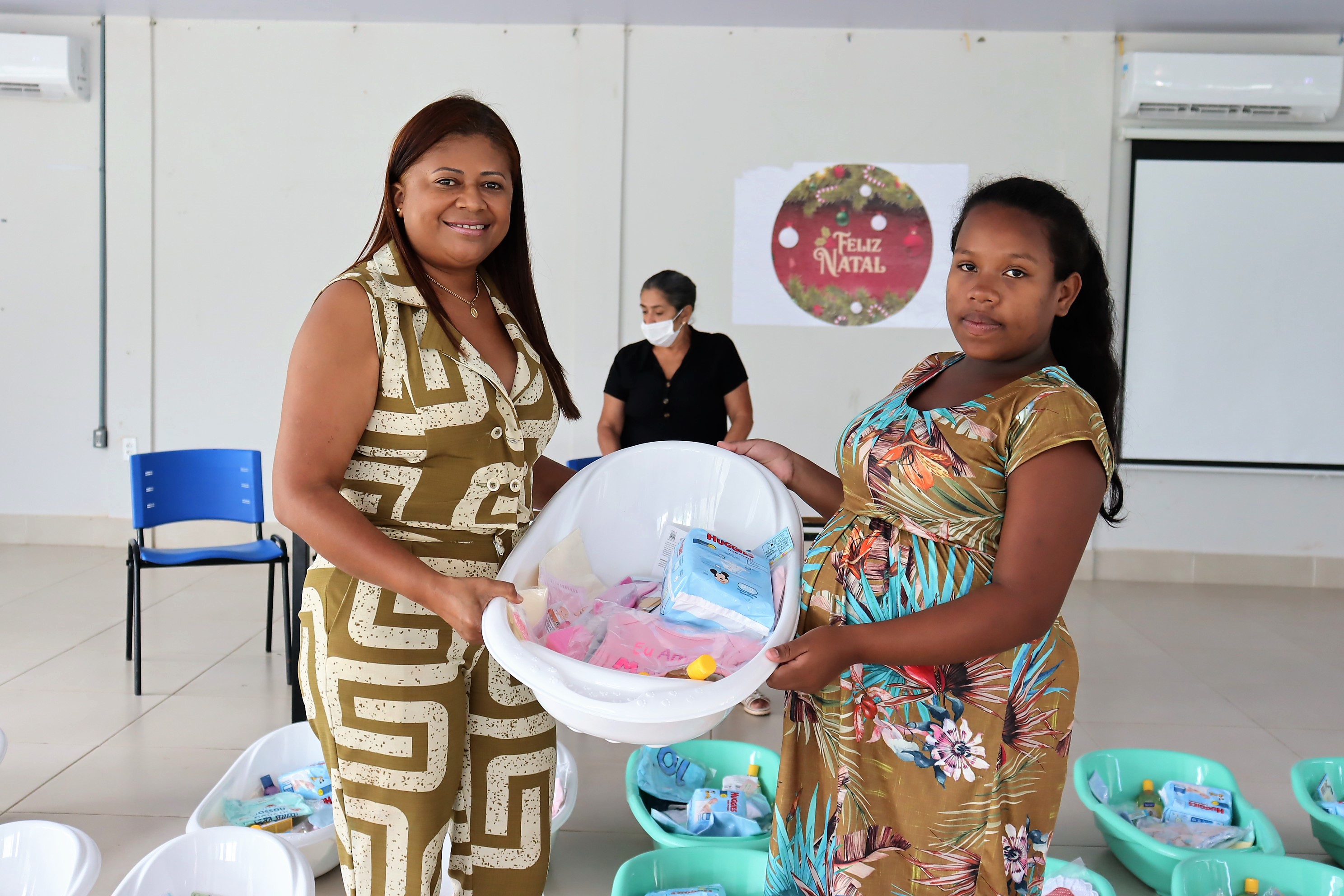 Assistência Social entrega enxovais à gestantes - Imagem 4