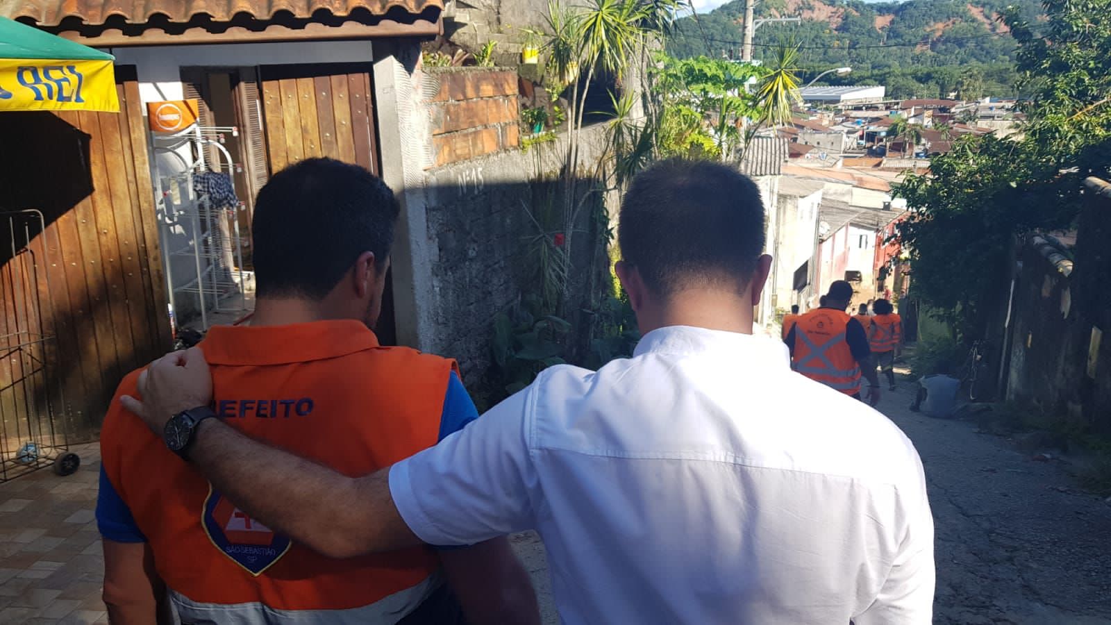 Prefeito Junior Bill visita local da tragédia em São Sebastião - Imagem 3