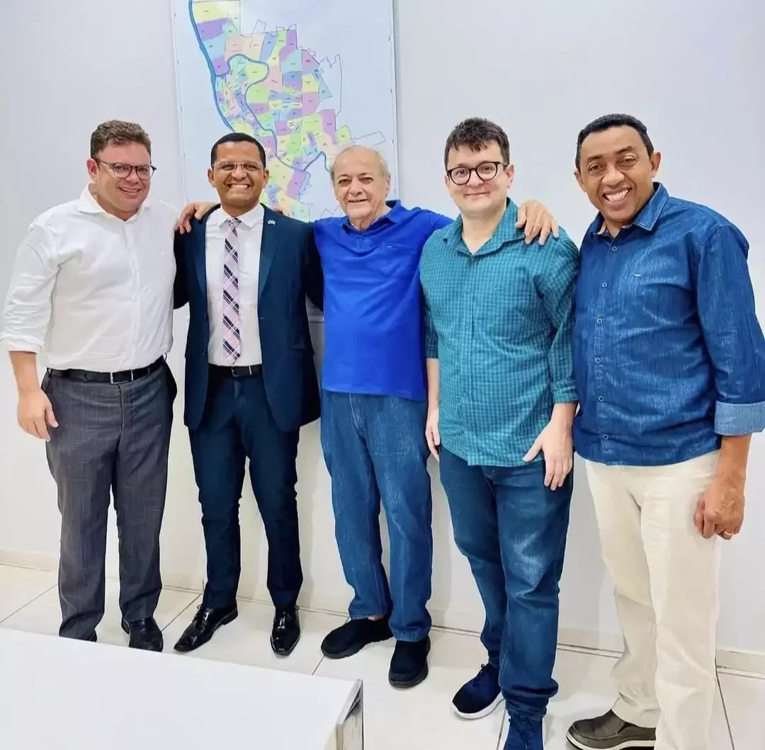 Prefeito eleito Sílvio Mendes reunido com os vereadores Aluísio Sampaio, Ismael Silva, Petrus Evelyn e com o presidente do PP, Joel Rodrigues