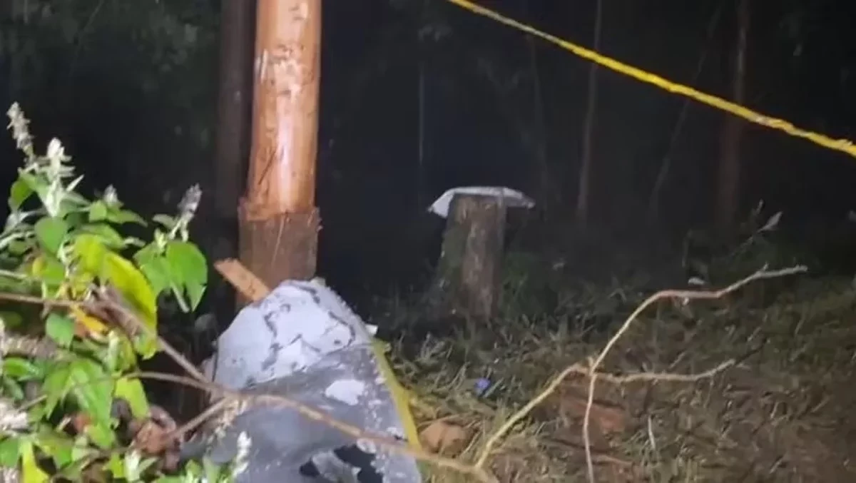 Avião de pequeno porte cai no interior de SP durante tempestade. — Foto: Reprodução/TV Vanguarda 