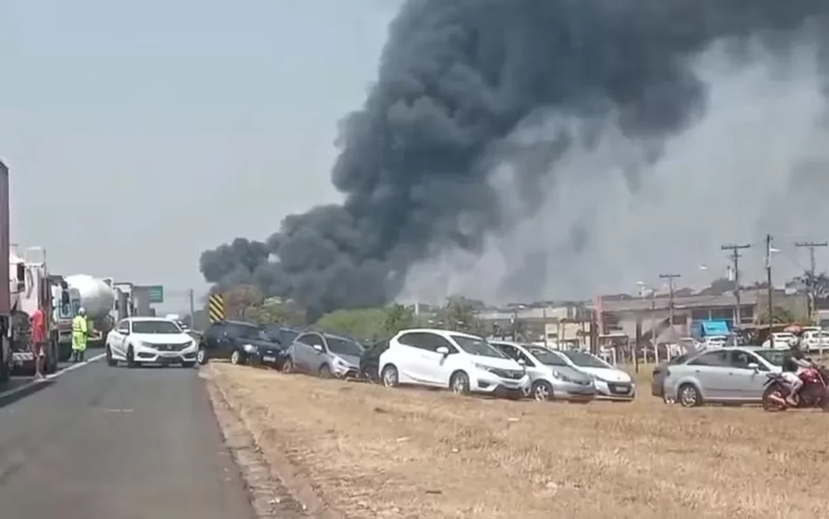 Caminhão tanque explodiu na Rodovia Anhanguera e interditou trecho da via em Ribeirão Preto, SP — Foto: Divulgação 