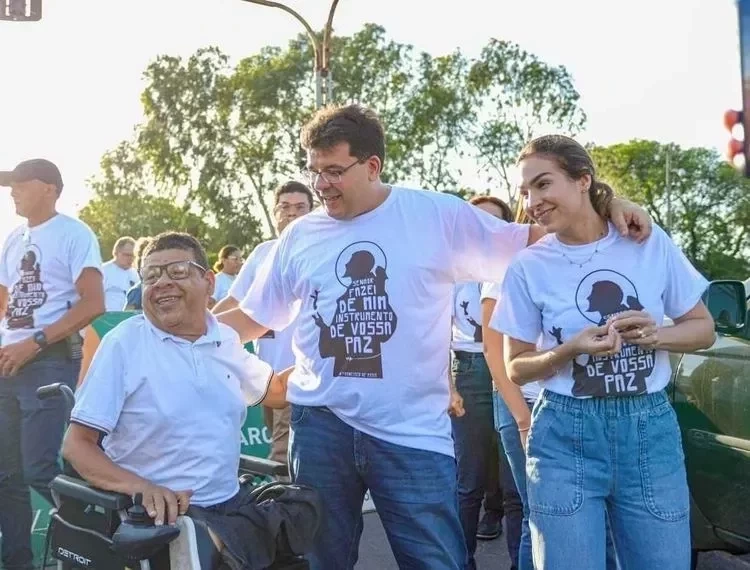 Rafael Fonteles participa da procissão de São Francisco de Assis em Parnaíba - Foto: Ascom